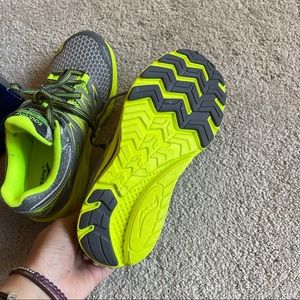 boys sneaker  saucony zealot 2